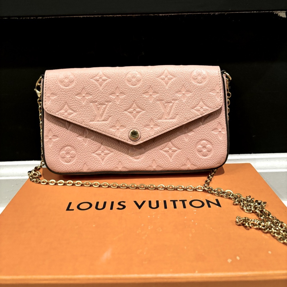 Baby pink Louis Vuitton Félicie Pochette.